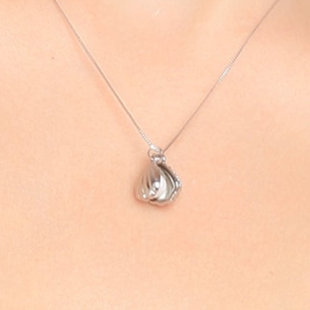 Pearl Open Clam Shell Necklace - Picture 3 of 7